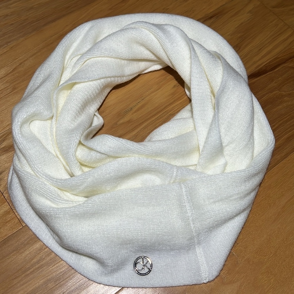 CALVIN KLEIN Infinity Loop Scarf Knit